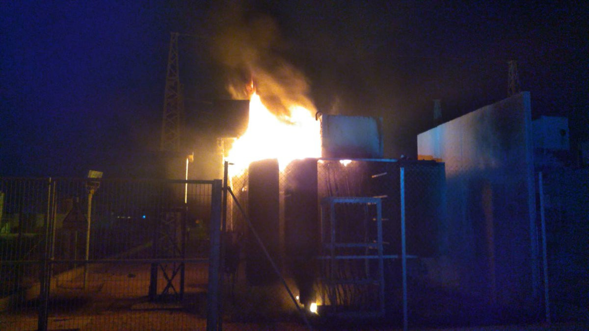 Incendio estaciu00f3n elu00e9ctrica junta desaladora San Pedro (Foto CEIS)