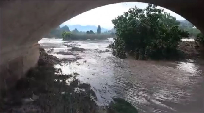 Cadual río Argos crecida 23 06 2023 (Vídeo Twitter CHS)