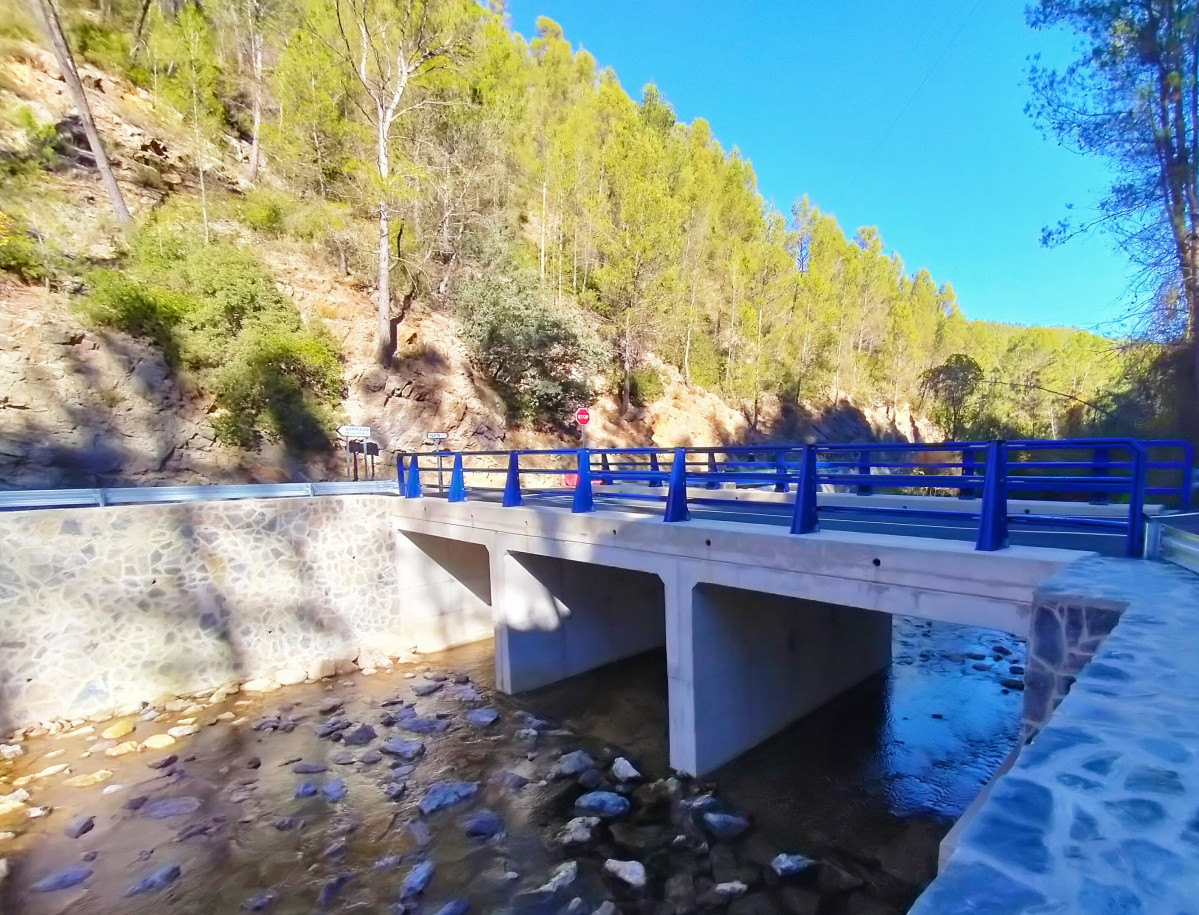Nuevo puente sobre el ru00edo Zumeta de acceso a Gu00f3ntar Yeste (Foto CHS)