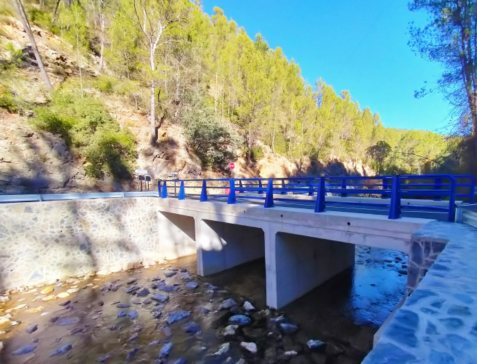 Nuevo puente sobre el río Zumeta de acceso a Góntar Yeste (Foto CHS)