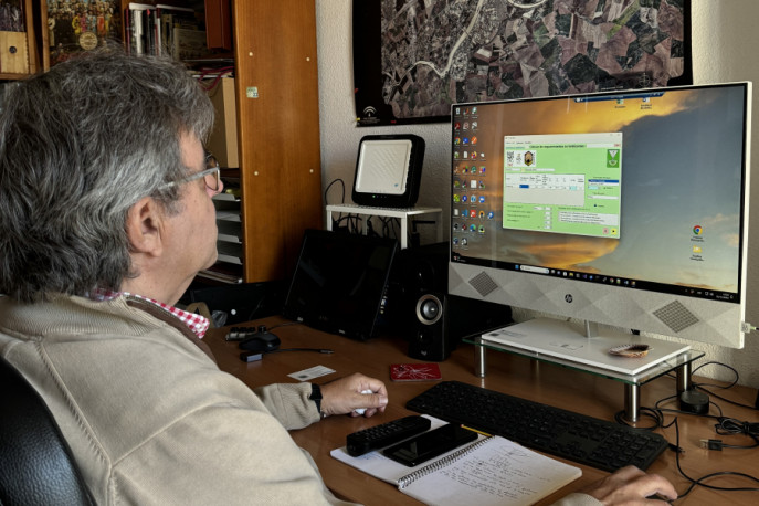 El investigador Francisco Villalobos haciendo uso de FertiliCalc (Foto UCO)