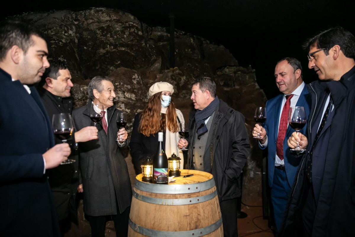 Page presentaciu00f3n del nuevo vino de la finca u201cEncomienda de Cerverau201d (Foto Gob CLM)