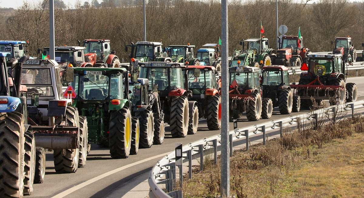 Frontera Caia, Badajoz Elvas cortada por los tractores (FotoE FEagro)