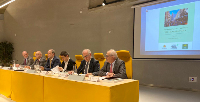 Presentacion informe coyuntura sector oleicola (Foto Universidad Jaén)