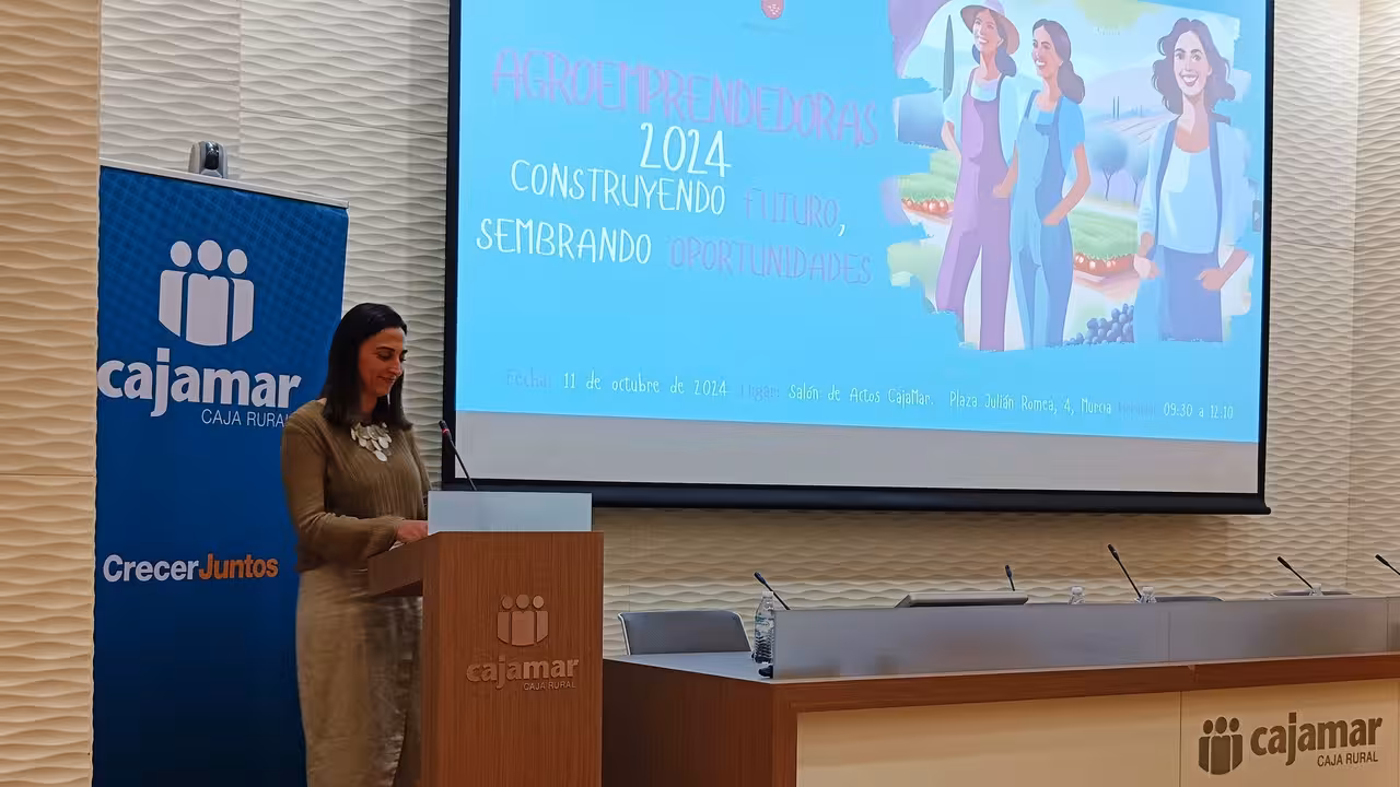 Sara Rubira en las jornadas &lsquo;Construyendo futuro, sembrando oportunidades&rsquo; (Foto CARM)