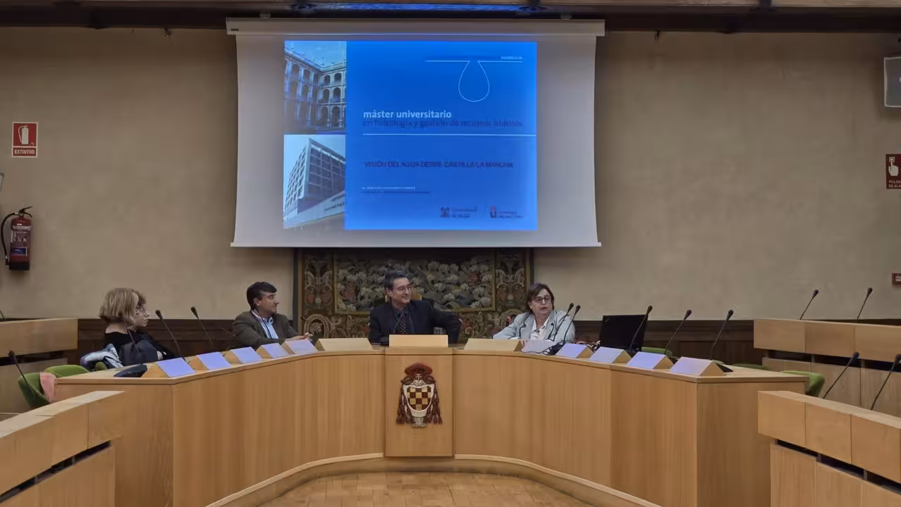 Echegaray en la inauguraci&oacute;n del M&aacute;ster universitario en Hidrolog&iacute;a y Gesti&oacute;n de Recursos H&iacute;dricos de la Universidad de Alcal&aacute; de Henares (Foto Gobierno C-LM)