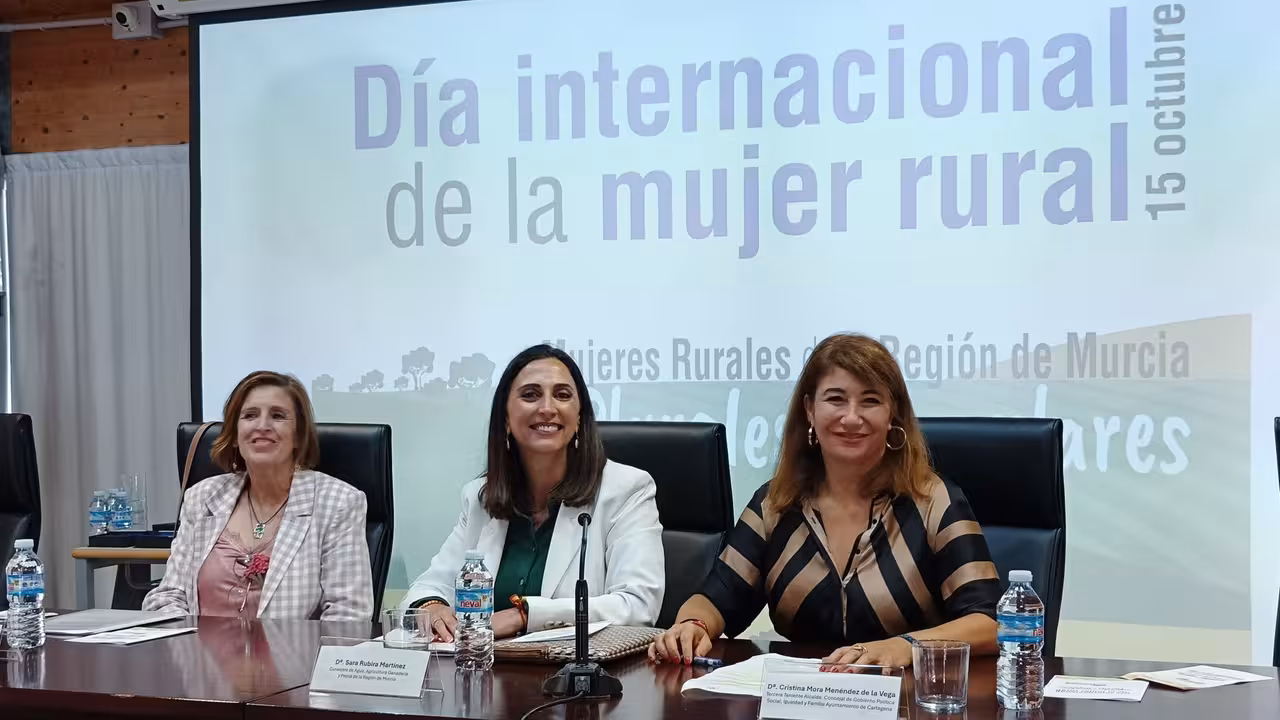 Inauguraci&oacute;n de la jornada 'Mujeres rurales de la Regi&oacute;n de Murcia, plurales y singulares' (Foto CARM)