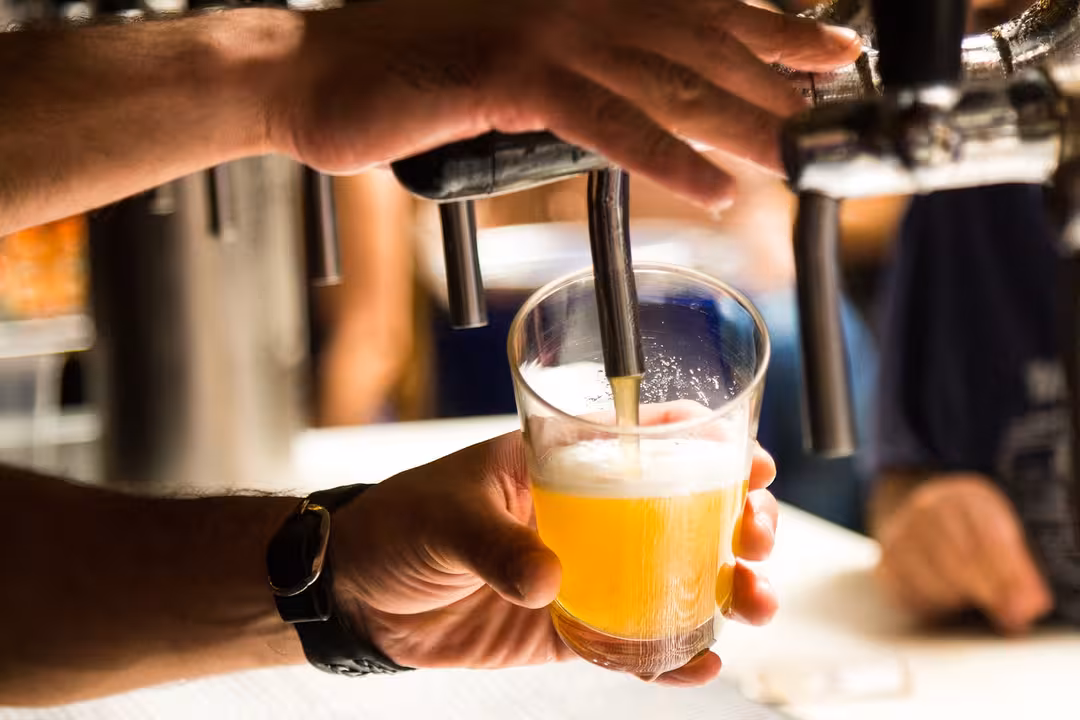 Cerveza de barril (Imagen de Marcelo Ikeda Tchel&atilde;o en Pixabay)