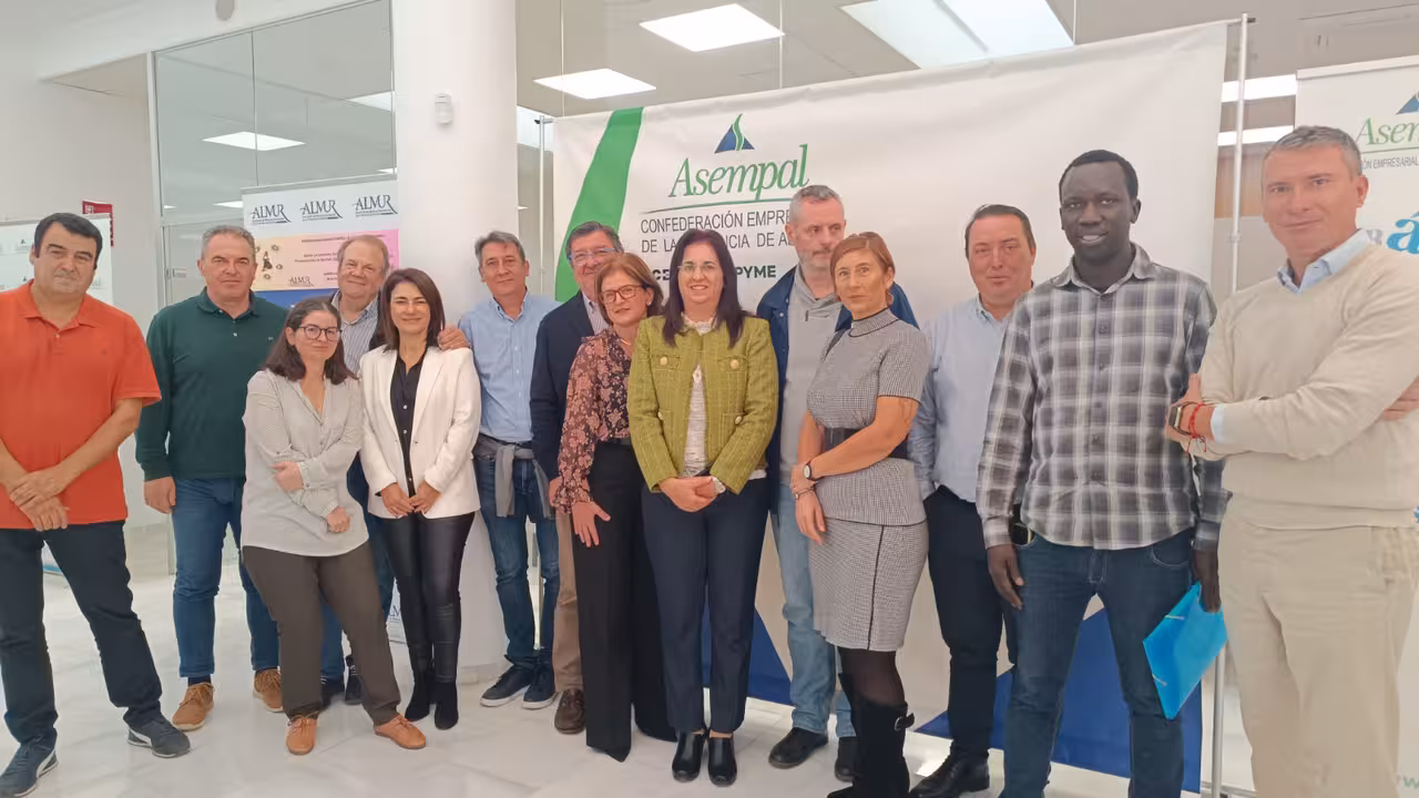 Firma del convenio colectivo del campo de Almer&iacute;a (Foto Asempal)