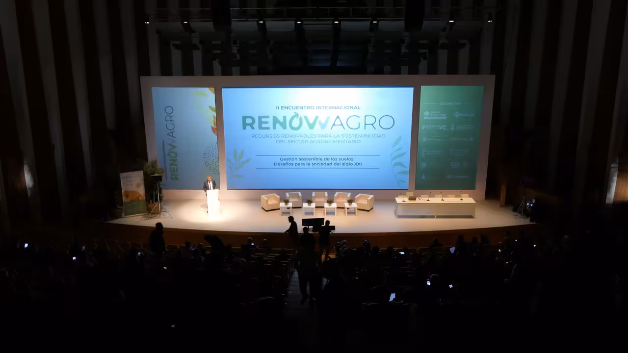 Escenario Foro Internacional Renowagro 2023 (Foto Renowagro)