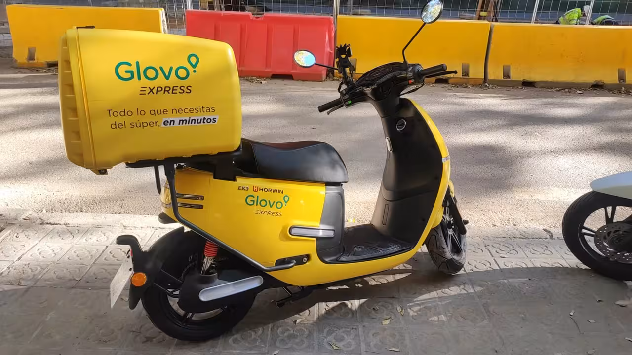 Moto Glovo Groceries (Foto CCOO Catalunya)