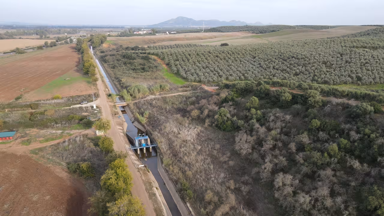 Modernizaci&oacute;n de regad&iacute;os M&eacute;rida-Canal de Lob&oacute;n (Foto MAPA)