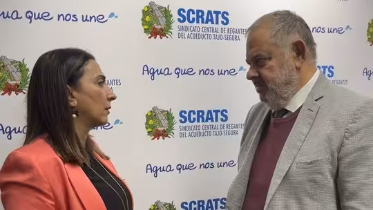 Sara Rubira y Lucas Jim&eacute;nez tras reunirse en la sede del Scrats (Foto CARM)