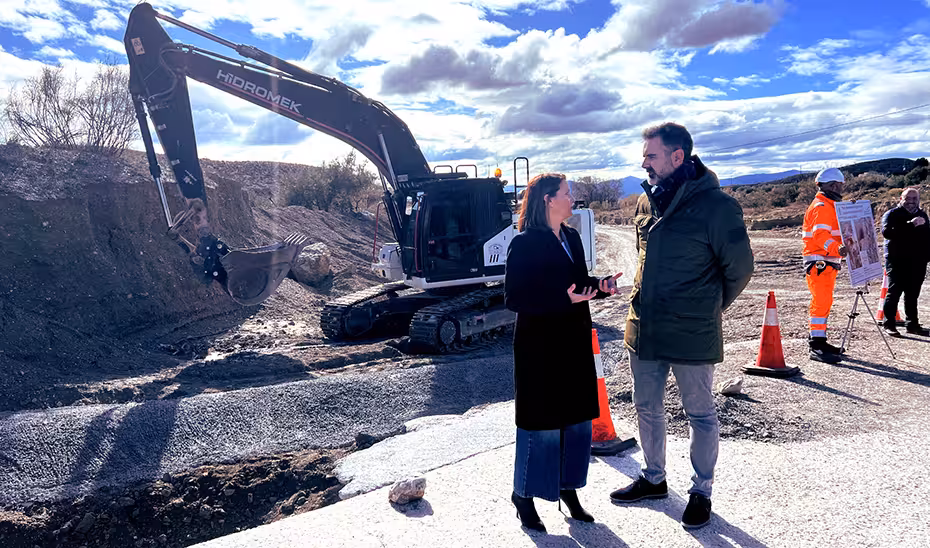 Visita del consejero de Agricultura al camino rural de Albox (Foto Junta de Andaluc&iacute;a)