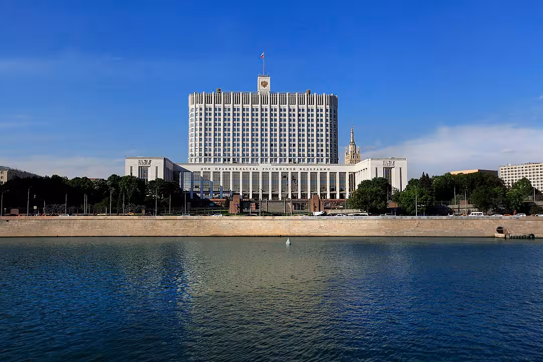 Casa de Gobierno de la Federaci&oacute;n Rusa (Autor Crilov Ivan, CC BY-SA 4.0, via Wikimedia Commons)