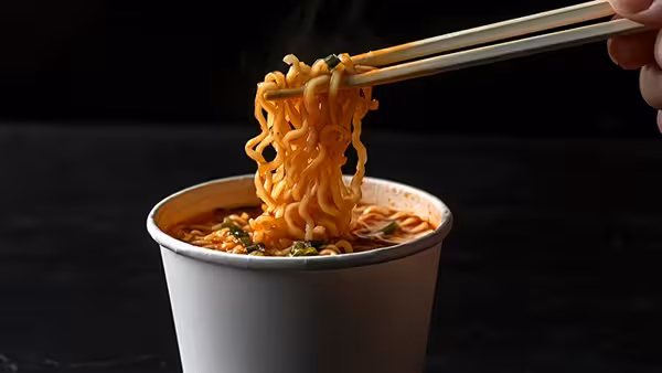 Fideos orientales instant&aacute;neos noodles (Foto OCU)