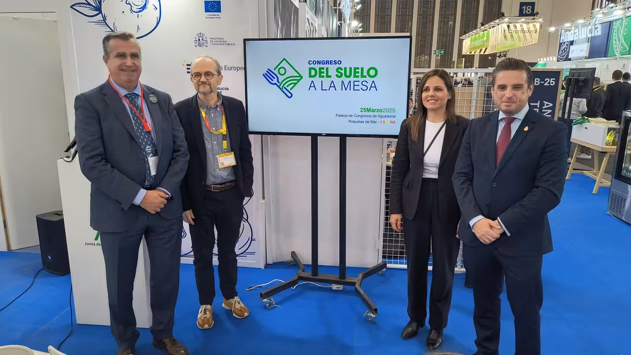 Presentaci&oacute;n del Congreso 'Del suelo a la mesa' (Foto Coexphal)