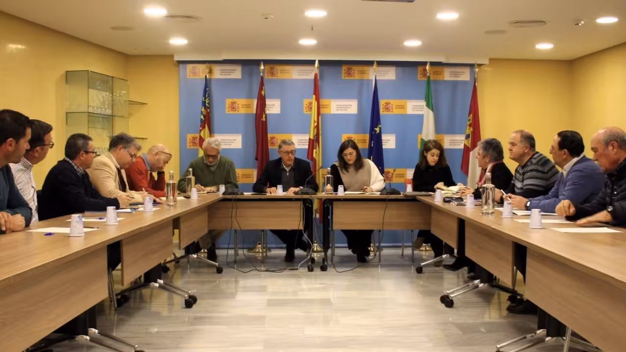 Urrea se re&uacute;ne con representantes de la DOP de Calasparra (Foto CHS)