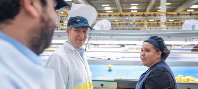 Feij&oacute;o y L&oacute;pez Miras visitan la empresa Garc&iacute;a Aranda (Foto PP)