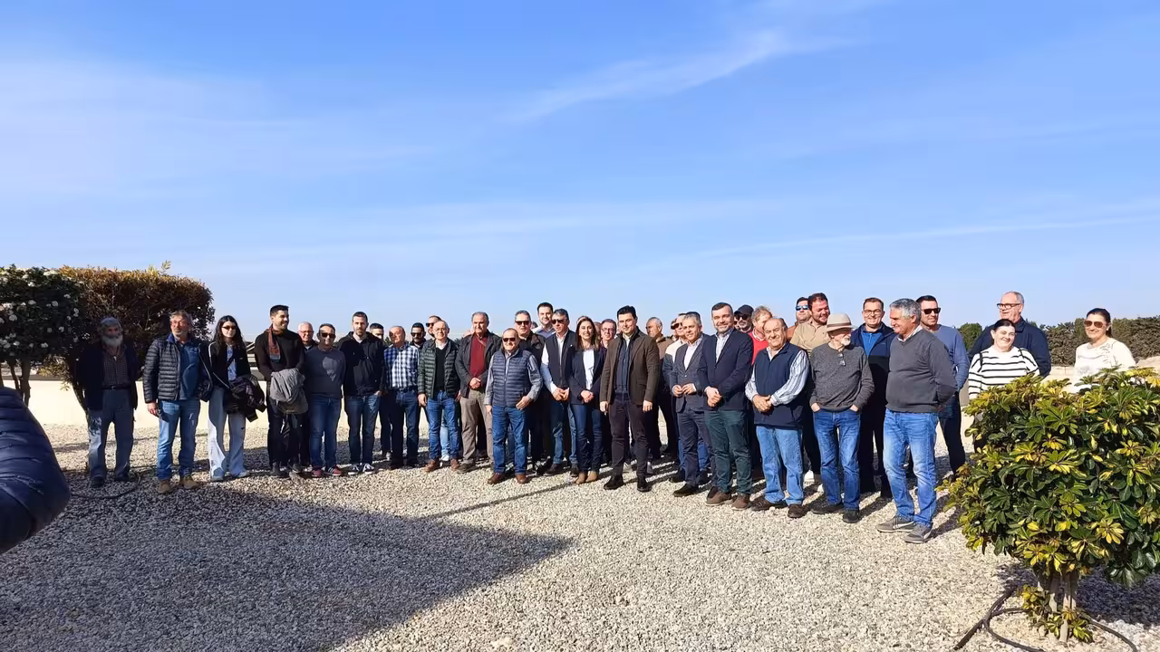 Sara Rubira junto a la delegaci&oacute;n almeriense que visitaba la EDAR de San Javier (Foto CARM)