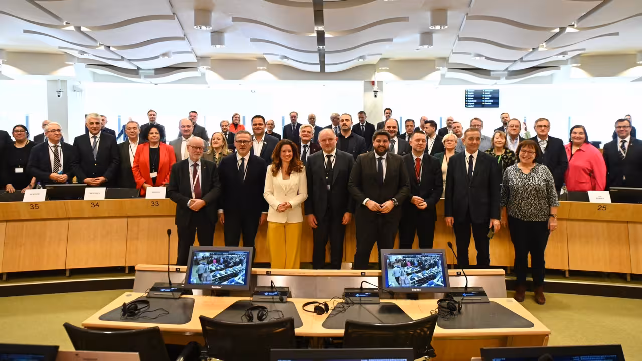 L&oacute;pez Miras toma posesi&oacute;n como nuevo vicepresidente de la Comisi&oacute;n de Recursos Naturales del Comit&eacute; Europeo de las Regiones (Foto CARM)