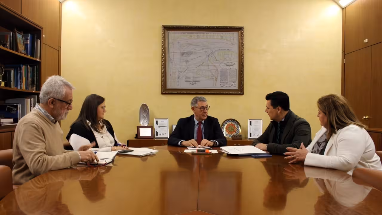 Urrea se re&uacute;ne con el alcalde de San Javier (Foto CHS)