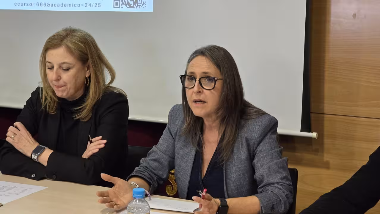 La directora de la Agencia del Agua de Castilla-La Mancha, Montserrat Muro, durante la inauguraci&oacute;n de las &lsquo;I Jornadas de Sostenibilidad y Medio Ambiente&rsquo; de la UCLM y el centro de la UNED)