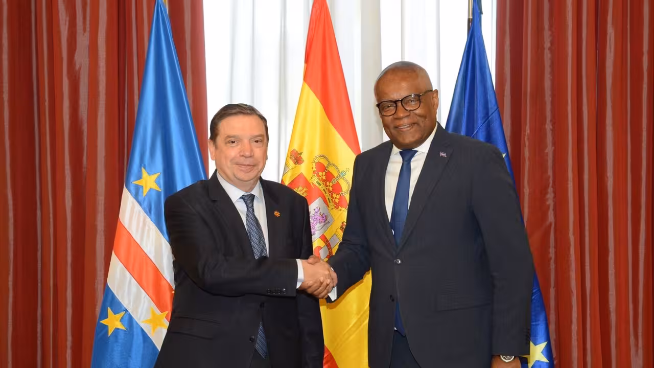 Reuni&oacute;n entre los ministros de Pesca de Espa&ntilde;a, Luis Planas, y  Cabo Verde, Jorge Santos (Foto MAPA)