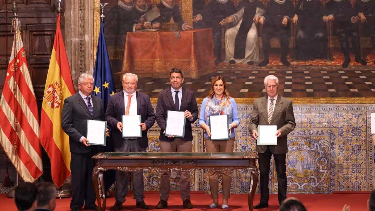 Firma del Pacto del Agua por La Albufera (Foto Generalitat Valenciana)