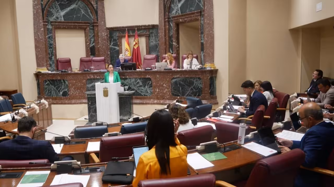 Sara Rubira durante su comparecencia en la Asamblea Regional (Foto CARM)