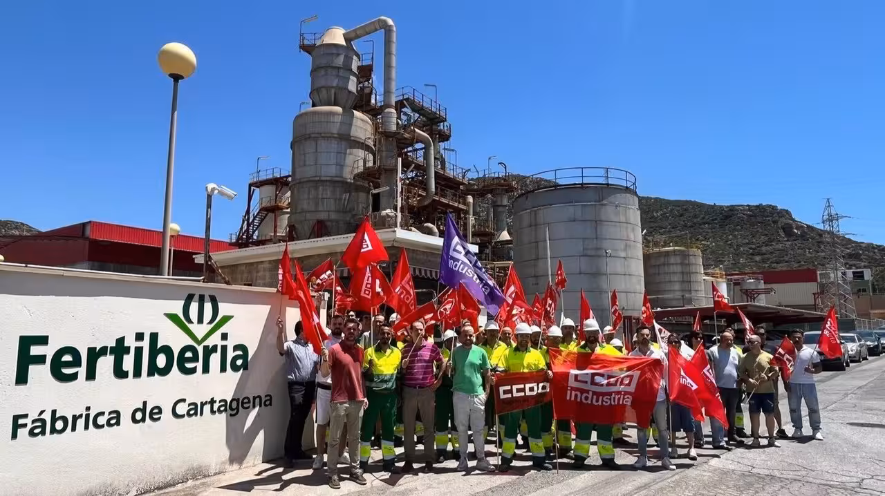 Concentraci&oacute;n en Fertiberia Cartagena (Foto CCOO Industria)