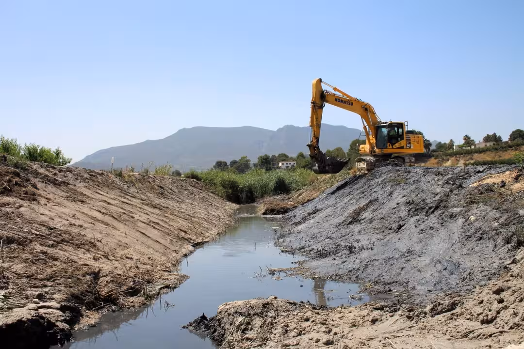 Obras de emergencia en el r&iacute;o Segura de da&ntilde;os por la DANA (Foto CHS)