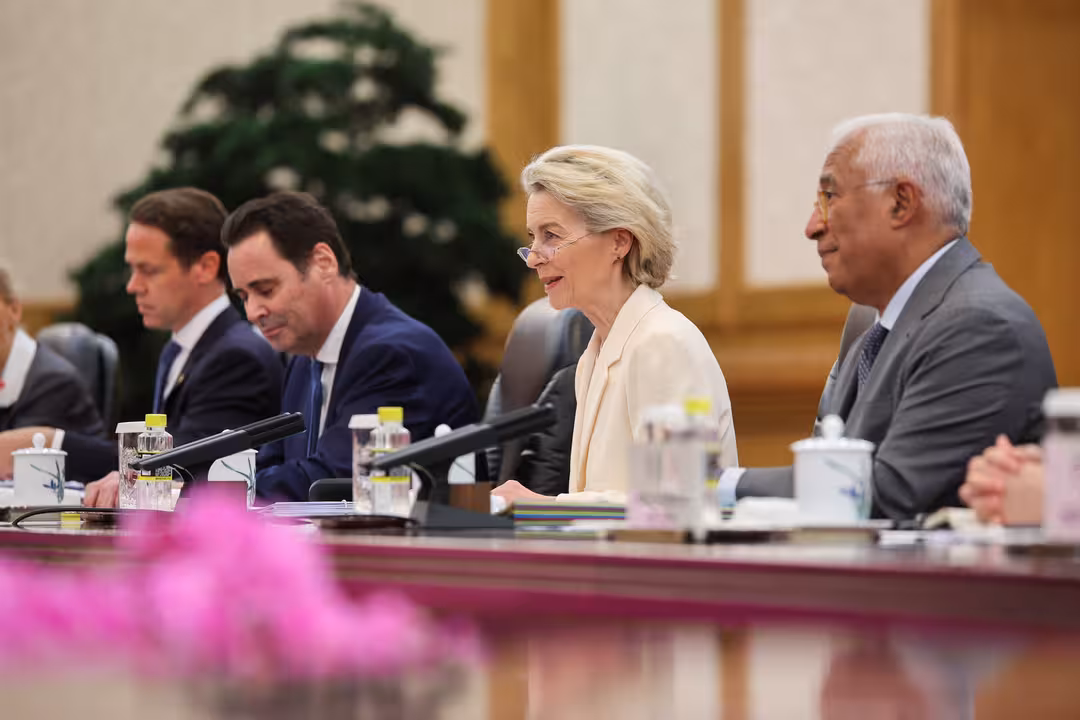 Ursula von der Leyen (Fot&oacute;grafo: Christophe Licoppe)

Uni&oacute;n Europea, 2025 Consulte nuestra secci&oacute;n de derechos de autor : podr&iacute;an aplicarse restricciones adicionales

Fuente: CE - Servicio Audiovisual
