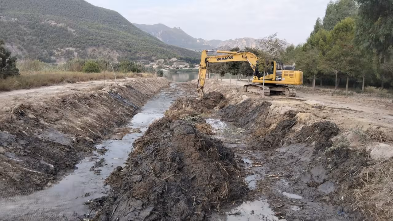 Obras de mantenimiento en cauces y ramblas en el dominio p&uacute;blico Hidr&aacute;ulico (Foto CHS)