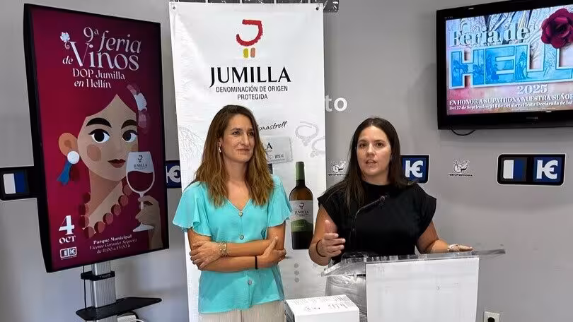 Presentaci&oacute;n en el Ayuntamiento de Hell&iacute;n de la Feria de Vinos DOP Jumilla (Foto CRDOP Jumilla)