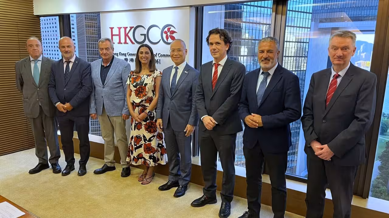 Rubira y el resto de la delegaci&oacute;n regional con el CEO de la C&aacute;mara General de Comercio de Hong Kong, Patrick Yeung, y Alfonso Ballesteros, Chairman of the Europe Committee (Foto CARM)