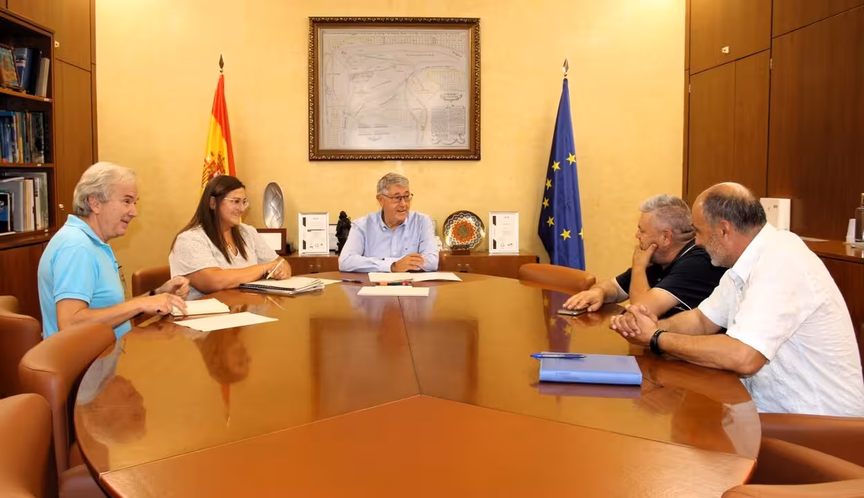 Urrea mantiene una reuni&oacute;n de trabajo con representantes de la Comunidad de Regantes del Trasvase Tajo-Segura de Calasparra y Cieza (Foto CHS)