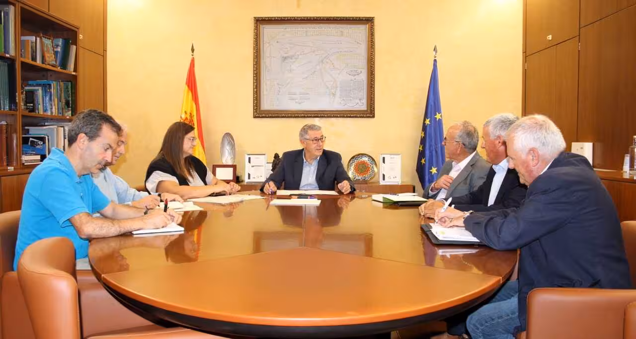 El presidente de la CHS recibe a representantes del Juzgado Privativo de Aguas de Orihuela (Foto CHS)