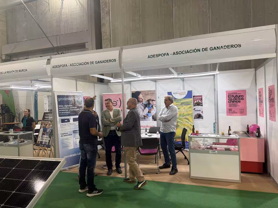 Stand de Adespofa en la feria ganadera de Lorca (Foto JL Gonz&aacute;lez)