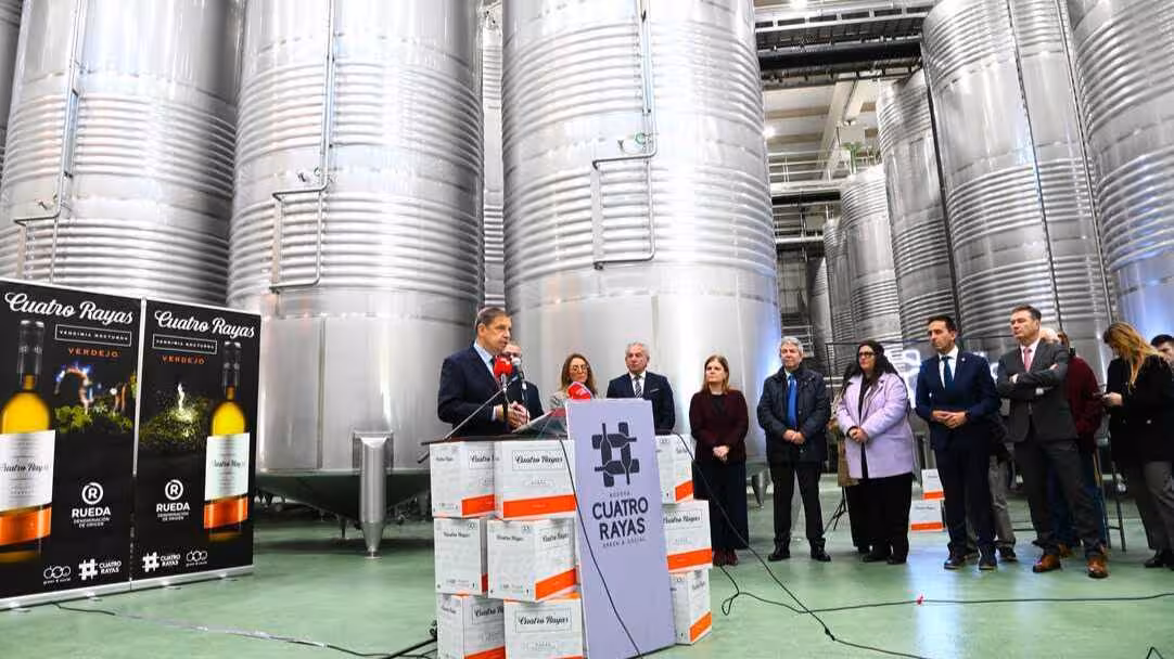 Luis Planas inaugura las nuevas instalaciones de Bodegas Cuatro Rayas (Foto MAPA)