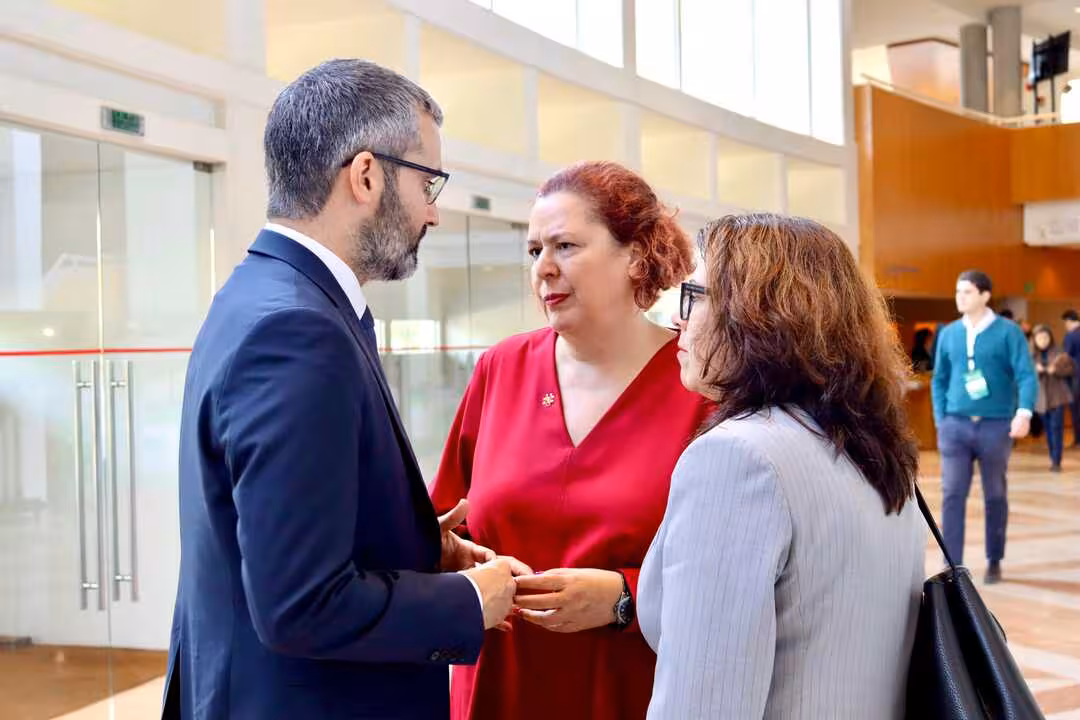 secretaria de Estado de Agricultura y Alimentaci&oacute;n, Bego&ntilde;a Garc&iacute;a, y el delegado del Gobierno, Francisco Lucas, en el VIII Foro Datagri (Foto MAPA)