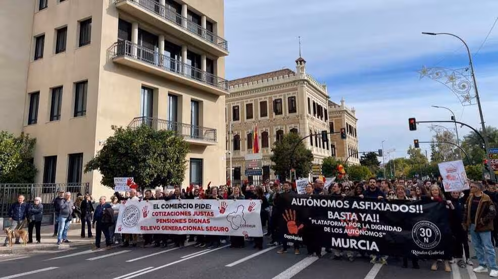 Manifestaci&oacute;n de aut&oacute;nomos 30-N ante la Delegaci&oacute;n del Gobierno en Murcia (Foto Plataforma por la Dignidad de los Aut&oacute;nomos)