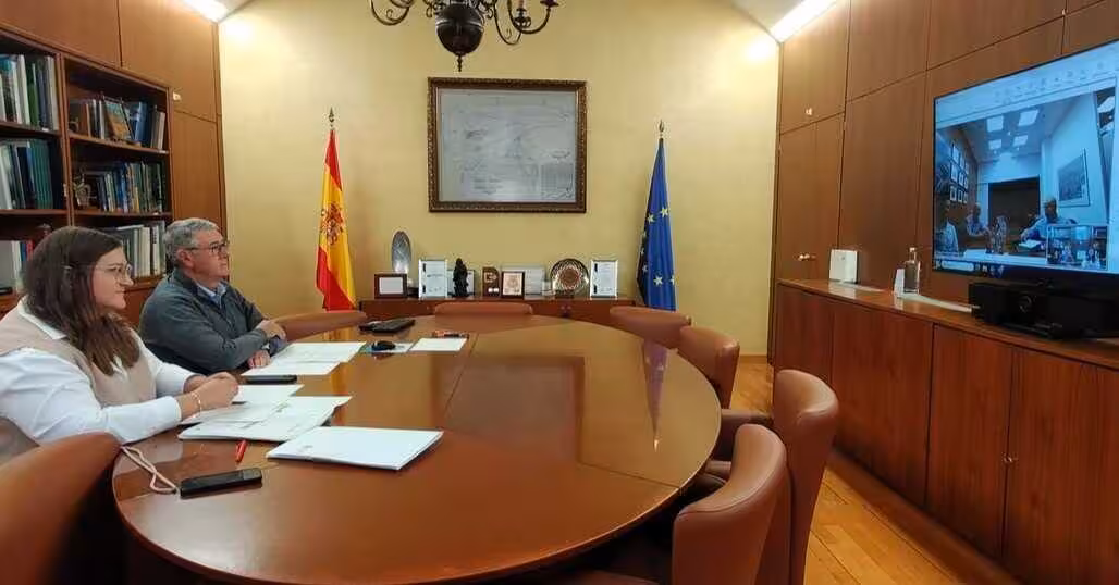 Urrea se re&uacute;ne telem&aacute;ticamente con los regantes de Pulp&iacute; (Foto CHS)