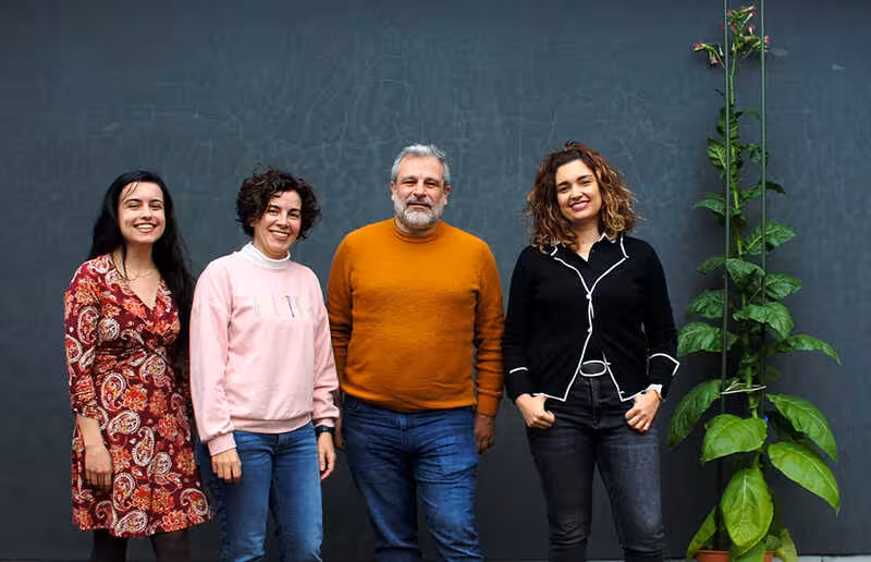 De izquierda a derecha, el equipo investigador compuesto por Irene Sanz, Ana Cuevas, Santiago Redondo y Marta Robledo (Foto Universidad de Cantabria)