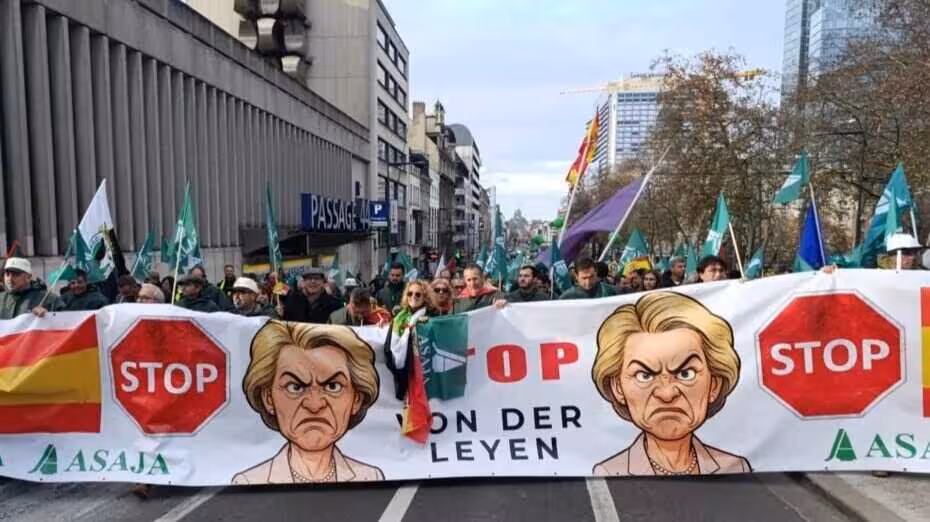 Protesta 18D de agricultores en Bruselas contra PAC (Foto Asaja C&oacute;rdoba)