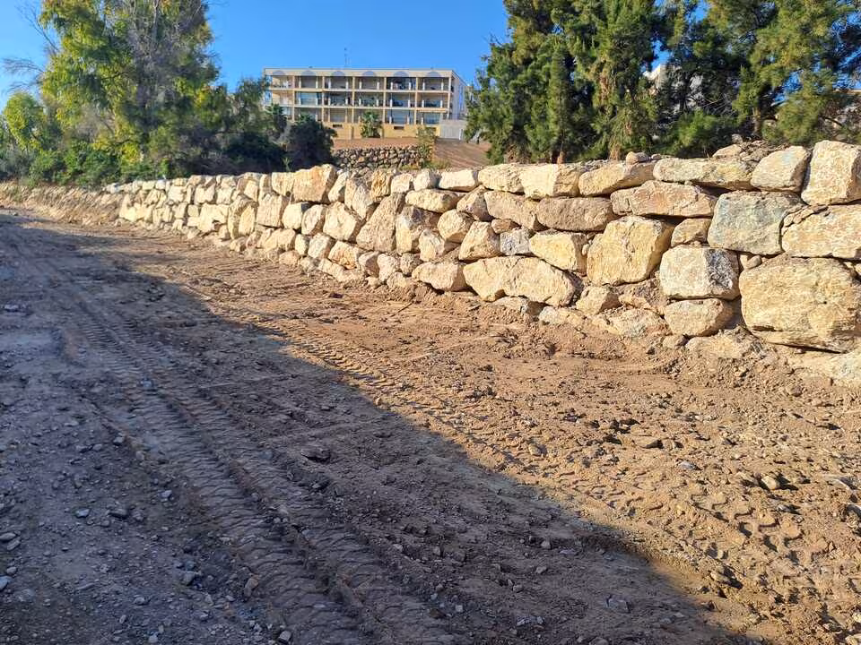 Obras de emergencia en la rambla de Matalentisco, en &Aacute;guilas (Foto CHS)