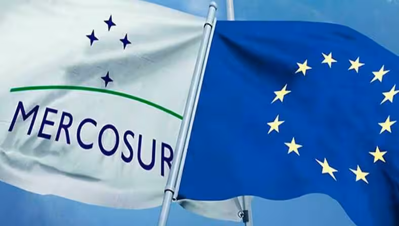 Banderas de Mercosur y la UE (Foto AVA-Asaja)