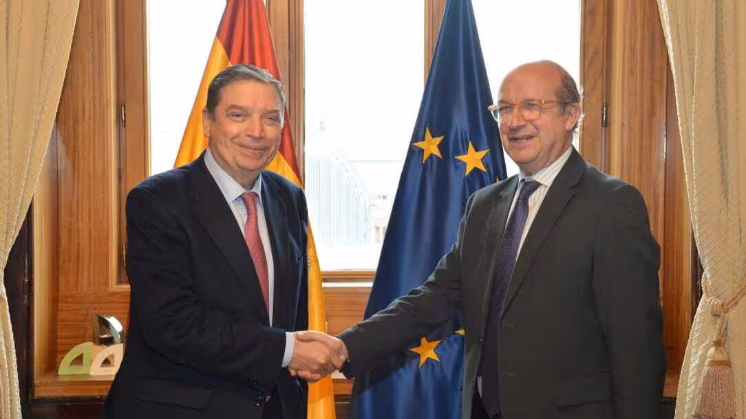 Luis Planas recibe&nbsp;al nuevo director de la Representaci&oacute;n de la Comisi&oacute;n Europea en Espa&ntilde;a, Daniel Calleja y Crespo (Foto MAPA)