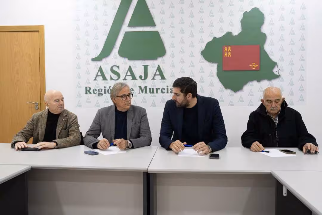 Reuni&oacute;n entre Asaja Murcia y Vox (Foto Daniel Sabiote/Vox)
