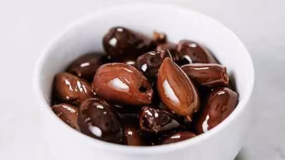 Cuenco con aceitunas negras (Foto Asemesa)